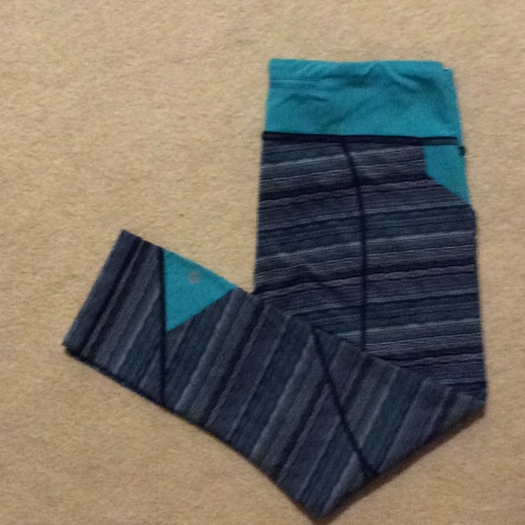 LULULEMON Althetica Blue Multi Cropped Capri - Picture 3 of 7